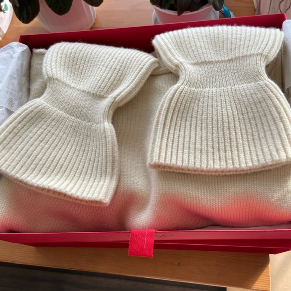 Ami Amalia wool sweater. Size L ( running small. M or S) - Picture 5 of 9